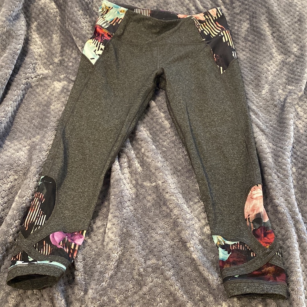 Like New adorable grey and floral Calia leggings szM